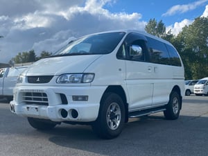 JDM 4WD HIGH ROOF MITSUBISHI DELICA 2004