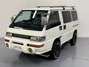 1998 Mitsubishi Delica Star Wagon — photo 2
