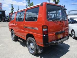 Mitsubishi Delica Star Wagon P25W — photo 4