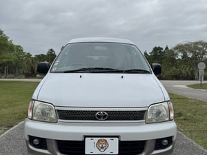1998 Toyota LiteAce Noah 4WD — photo 2