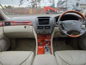 2000 Toyota Celsior - JDM Luxury Sedan - 4.3L V8 - Air Suspension - Low Miles — photo 4