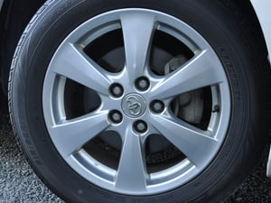 2009 Toyota Estima 4WD Hybrid 8 Seater — photo 2
