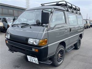 Mitsubishi Delica Star Wagon GLX 4WD — photo 4