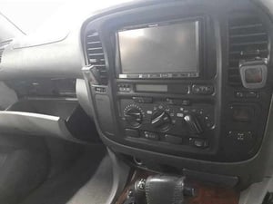 Toyota Land Cruiser UZJ100  September 1999 — photo 3