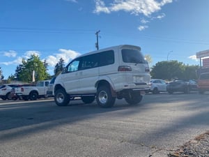 JDM SUPER LIFTED(ALTERED SUSPENSION)MITSUBISHI DELICA — photo 6