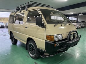 Mitsubishi Delica Star Wagon P35W 1992