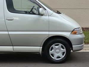 1996 TOYOTA GRANVIA 4WD DIESEL 77K MILES — photo 3
