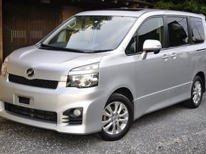 2010 Toyota Voxy ZS Edition Twin Sunroofs — photo 5