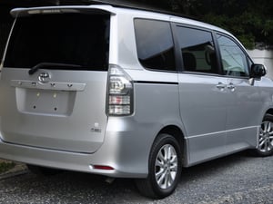 2010 Toyota Voxy ZS Edition Twin Sunroofs — photo 3