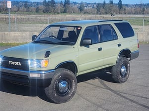 Toyota Hilux Surf — photo 2