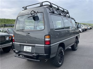Mitsubishi Delica Star Wagon GLX 4WD — photo 6