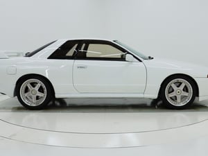 1993 Nissan Skyline GT-R — photo 2