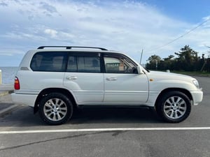 1998 Toyota LandCrusier VX Limited RHD Import 105k 4x4 — photo 2