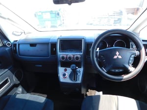 2005 Honda Stepwagon Van 4WD w/Dual Sliding Door 63,000 km — photo 3