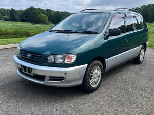 1996 Toyota Ipsum — photo 2