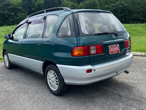 1996 Toyota Ipsum — photo 3