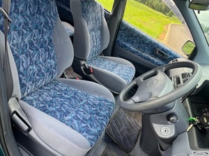 1996 Toyota Ipsum — photo 5
