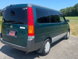 1997 Honda Stepwagon Passenger Compartment Mesurment (LxWxH),108x62x52 inch — photo 4
