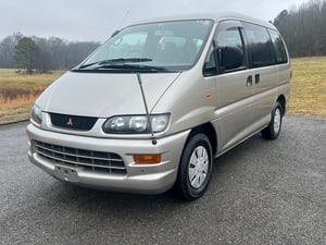 1998 Mitsubishi Delica — photo 2