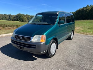 1996 Honda Stepwagon Passenger Compartment Mesurment (LxWxH),108x62x52 inch — photo 2