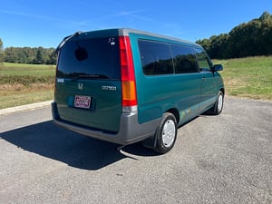 1996 Honda Stepwagon Passenger Compartment Mesurment (LxWxH),108x62x52 inch — photo 4