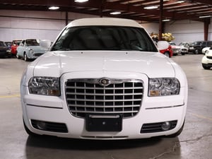2007 Chrysler 300 — photo 2