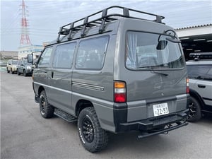 Mitsubishi Delica Star Wagon GLX 4WD — photo 2