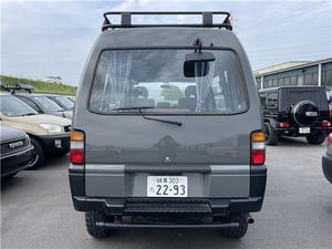 Mitsubishi Delica Star Wagon GLX 4WD — photo 5