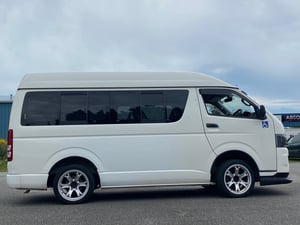 JDM TOYOYA HIACE HIGH WHHL CHAIR VAN LOW LOW MILEAGE — photo 4