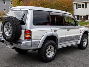 Mitsubishi Pajero Exceed Wide Body — photo 3