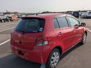 2010 Toyota Vitz F — photo 6