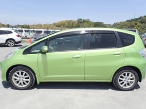 2011 Honda Fit Hybrid SMART — photo 3