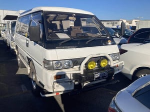 Mitsubishi Delica Starwagon Exceed 1991 — photo 2