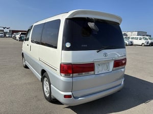 Toyota HiAce Regius 1997 — photo 4