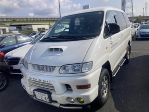 Mitsubishi Delica Space Gear Chamonix 2000 — photo 2
