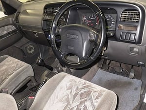 2000 Isuzu Trooper BIGHORN PLAISIR SHORT — photo 3