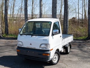1998 Mitsubishi Minicab V30 Special Edition
