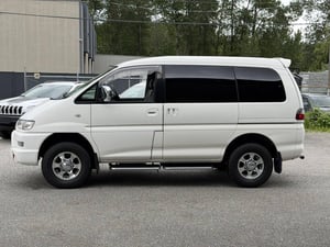 2005 Mitsubishi Delica Space Gear 4WD AT 89K — photo 4